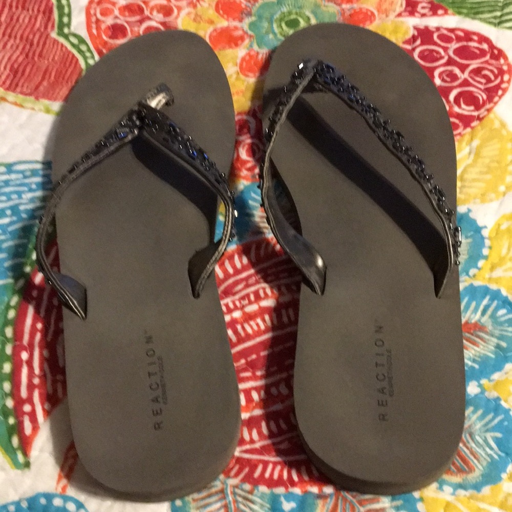 Kenneth Cole flip flops